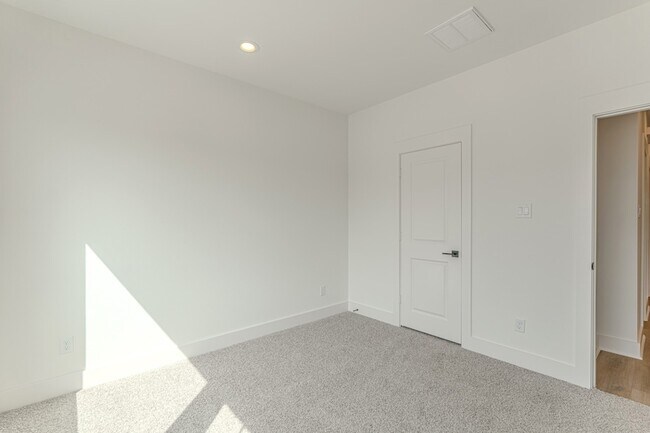 Building Photo - 7628 Inwood Hls Ln