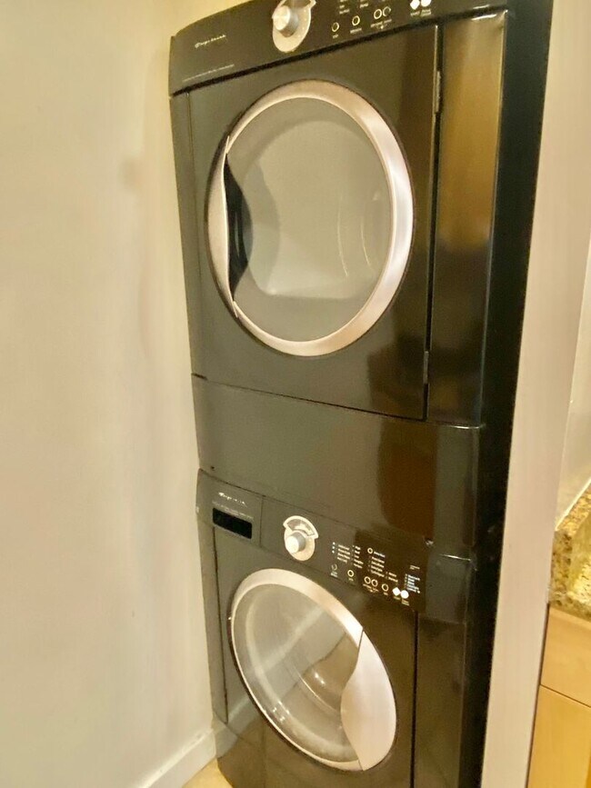 Building Photo - SAVE OVER $200!* Dupont Circle 1 Bedroom Charmer with Patio, Fireplace, Central Air, Washer/Dryer!