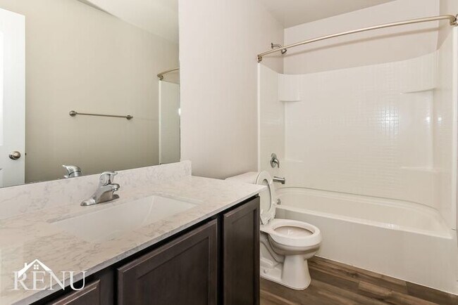 Building Photo - 1605 Maroon Dr