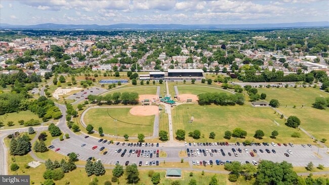 Building Photo - 250 N Mulberry St