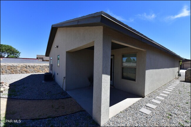 Building Photo - 10661 Canyon Sage Dr