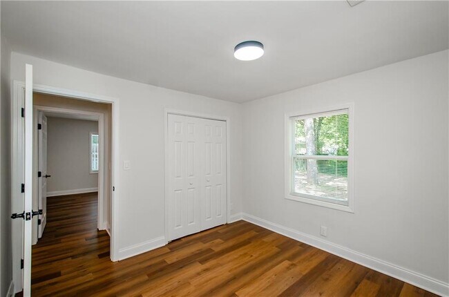 Building Photo - 4244 Lindsey Dr