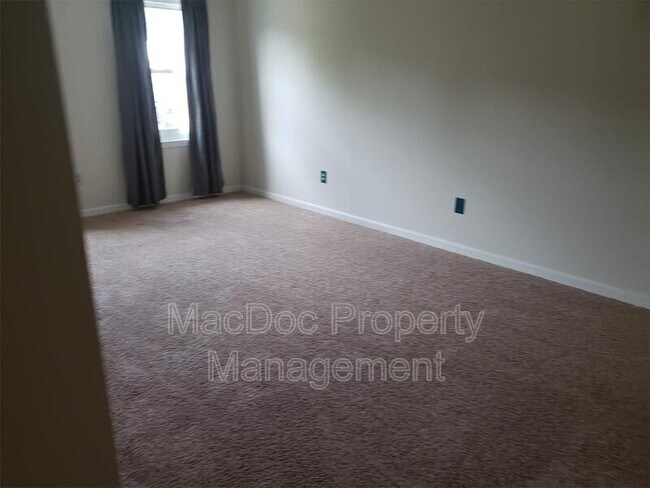 Building Photo - 7620 Regency Glen Dr