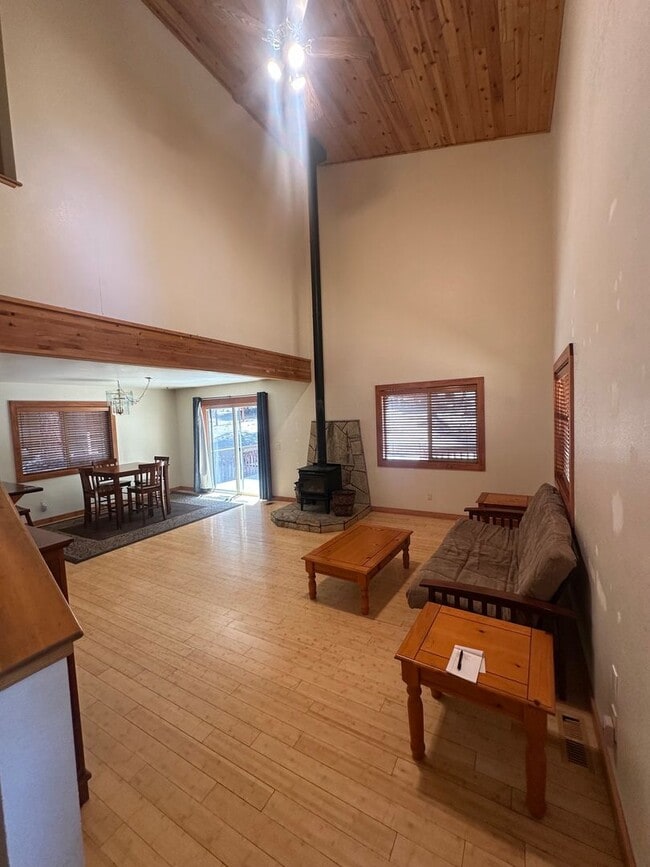 Building Photo - Three Bed, Two Bath Home In Prosser With Two Car Garage