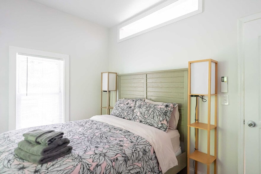 Building Photo - 253 Main St