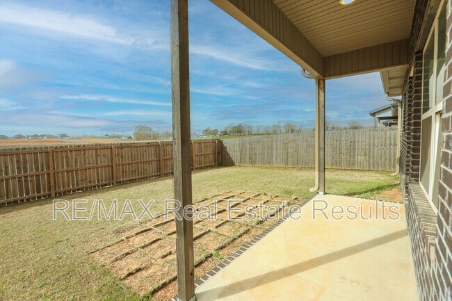 Building Photo - 5911 SW Gentle Winds Ave