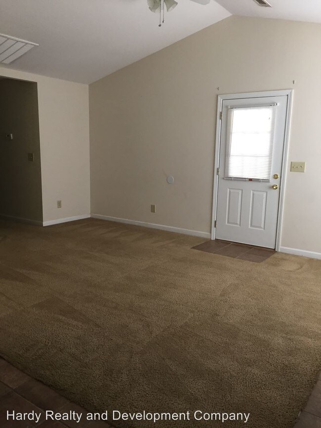 Building Photo - 21-23 Dempsey Rd NE