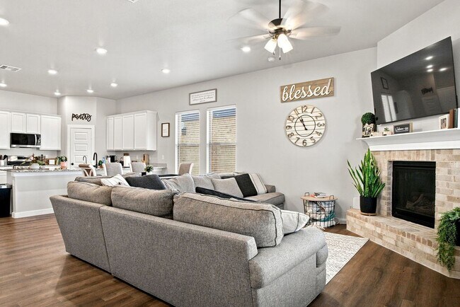 Building Photo - 10401 Pronghorn Rd