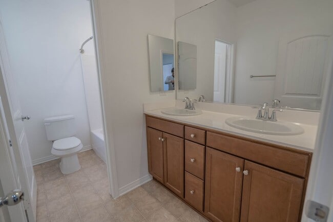 Building Photo - COMING SOON! Santa Clarita 3-Bedroom River...