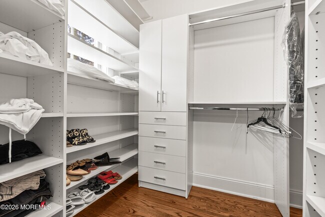 Building Photo - 558 Cedar Ave