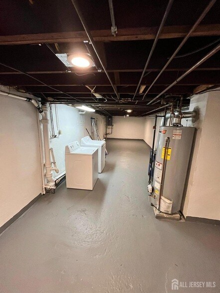 Building Photo - 28 Victoria Ave