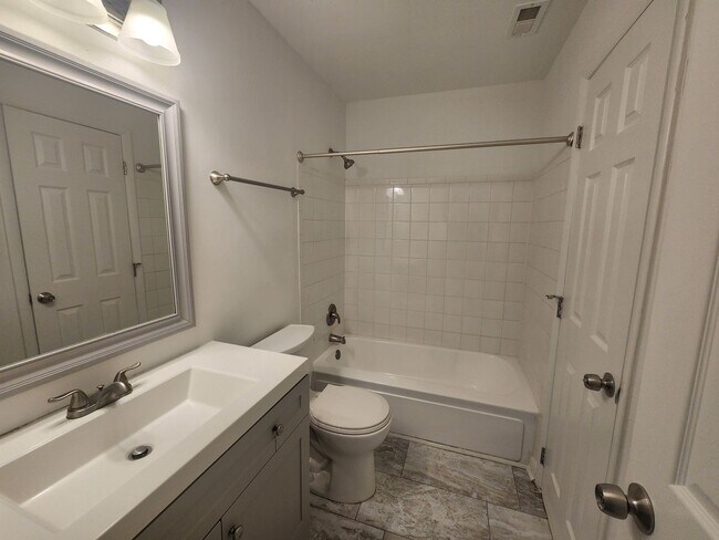 Building Photo - 4900 Spring Lake Dr