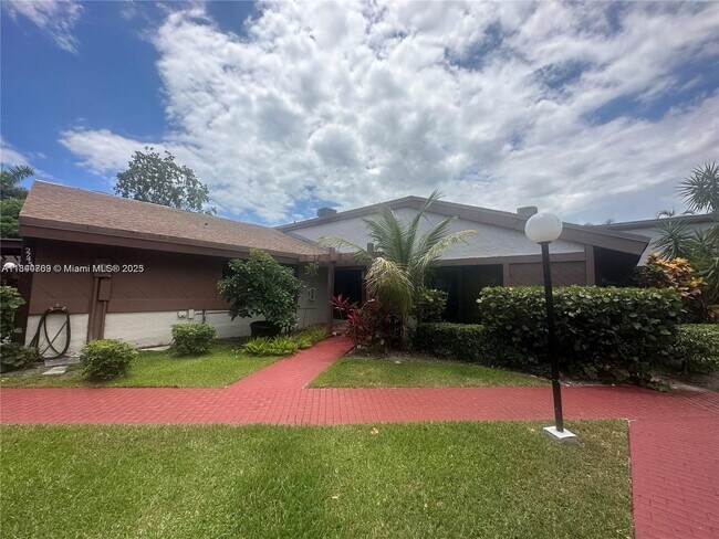 Primary Photo - 2743 Parkview Dr S