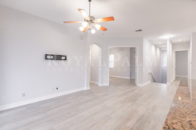 Building Photo - 12060 Lucca St