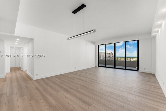 Building Photo - 251 Crandon Blvd