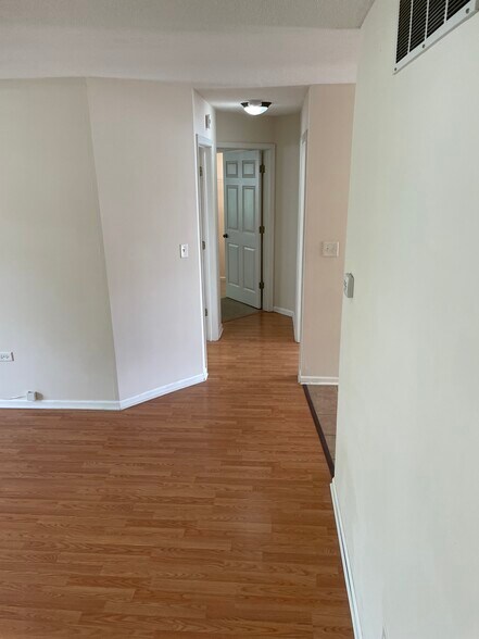 Building Photo - 1710 Grove Ave