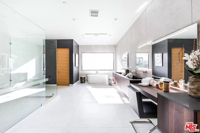 Building Photo - 723 Orlando Ave