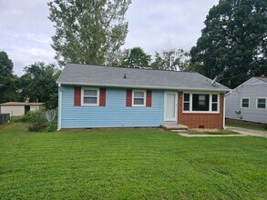 Building Photo - Charming Ranch with Fenced Yard in the Hea...