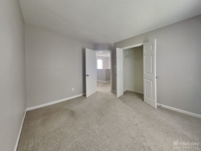 Building Photo - 7008 Breeders Cup Cir