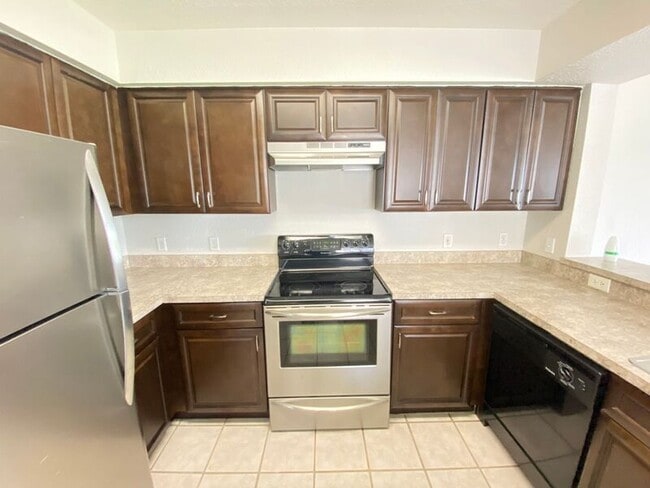 Building Photo - 13917 Fairway Island Dr