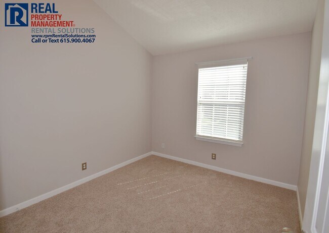 Building Photo - Wonderful 3BR Mboro townhome- GREAT location!