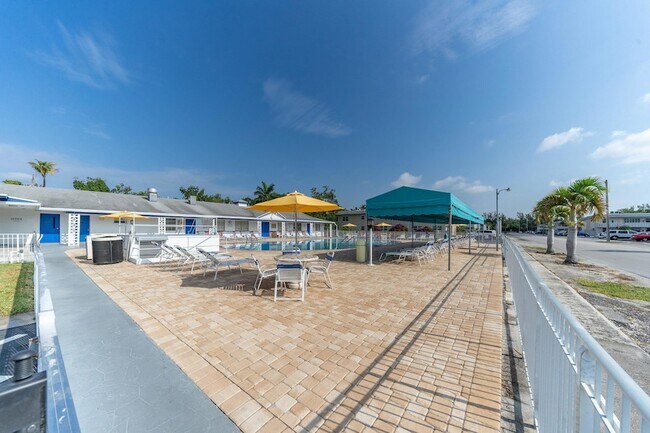 Building Photo - 1401 N 12th Ct