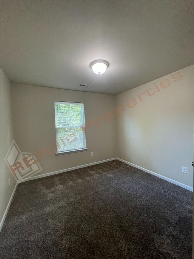Building Photo - Beautiful 3-bedroom, 2.5-bath townhome