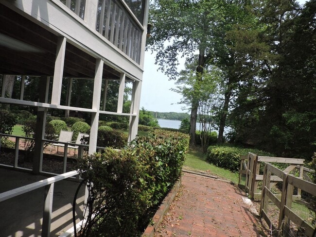 Building Photo - Email Linda@vacosold.com  or Call Office 8...