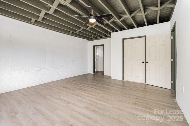 Building Photo - 412 Flat Dr