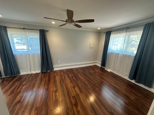 Building Photo - Gorgeous 4 Bed 2.5 Bath, single family hom...