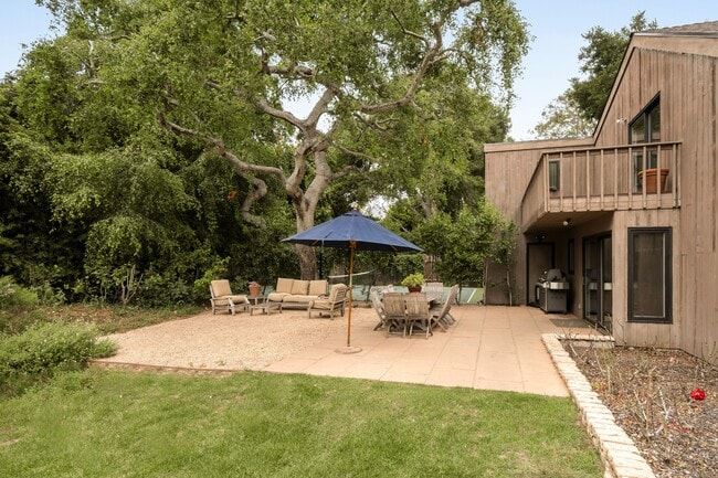 Building Photo - 1539 Miramar Ln