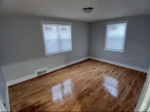 Building Photo - 37 Ridgeview Ave