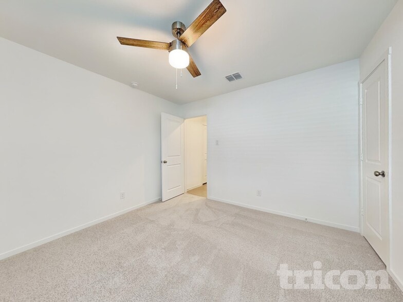 Building Photo - 1624 Parlier St