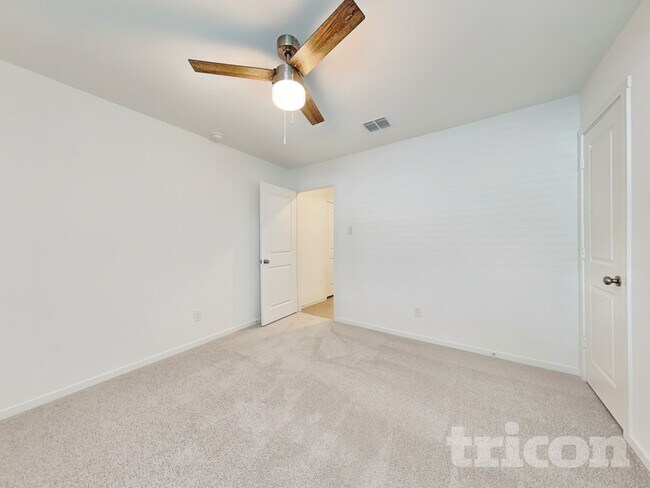 Building Photo - 1624 Parlier St