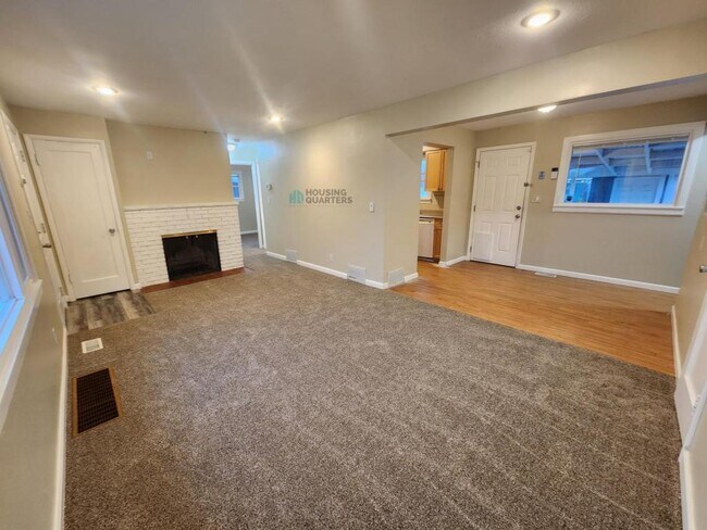 Building Photo - 1615 E Bismark Ave