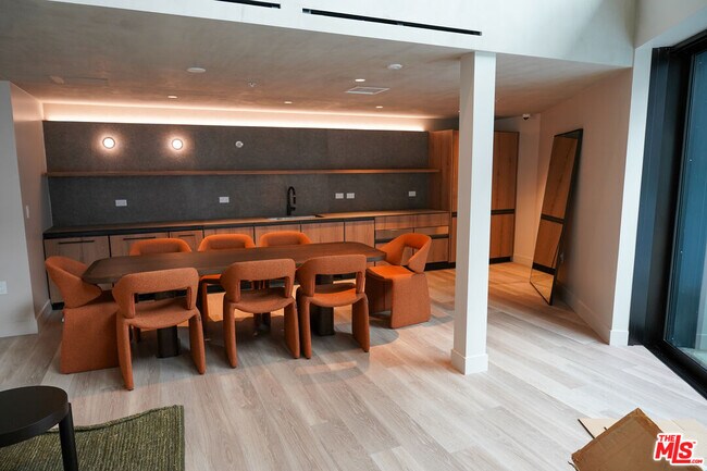 Building Photo - 3004 Sunset Blvd