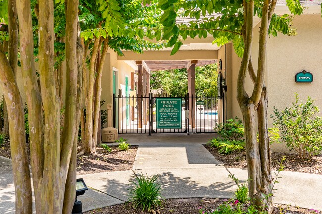 Building Photo - 9776 Leyland Dr