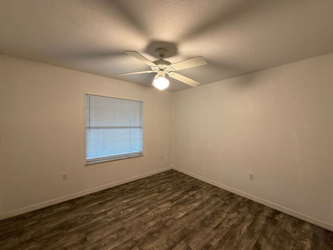 Building Photo - Rainbow Springs Country Club 2/2 ***Won't Last***