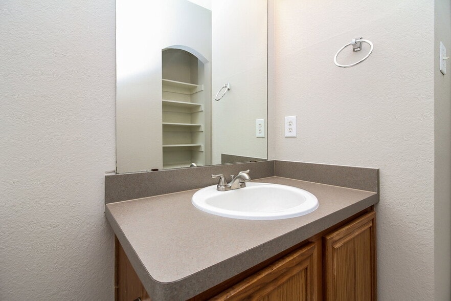 Building Photo - 808 Forest Grove Ln