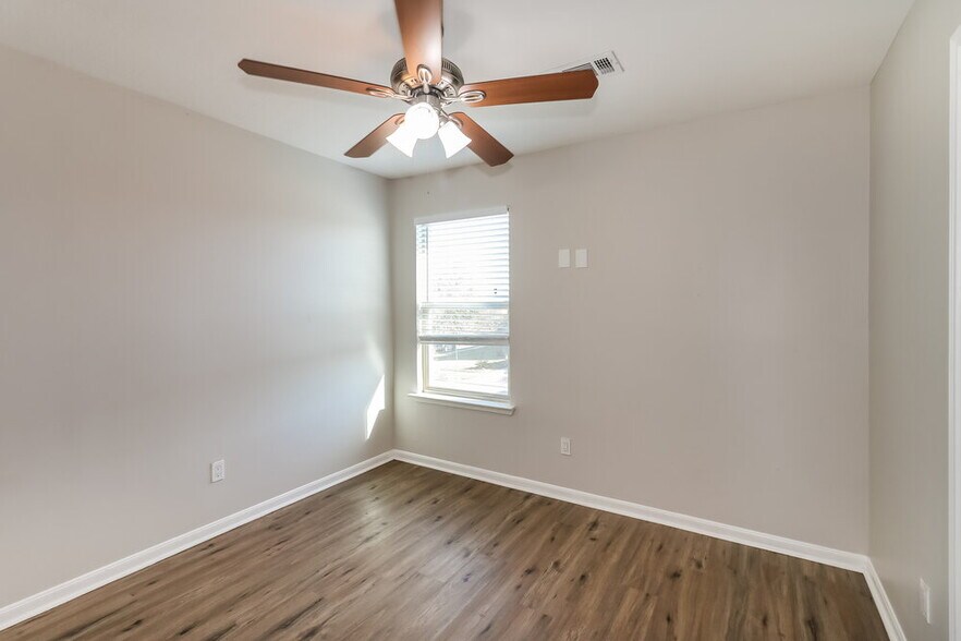 Building Photo - 5622 Coastal Way