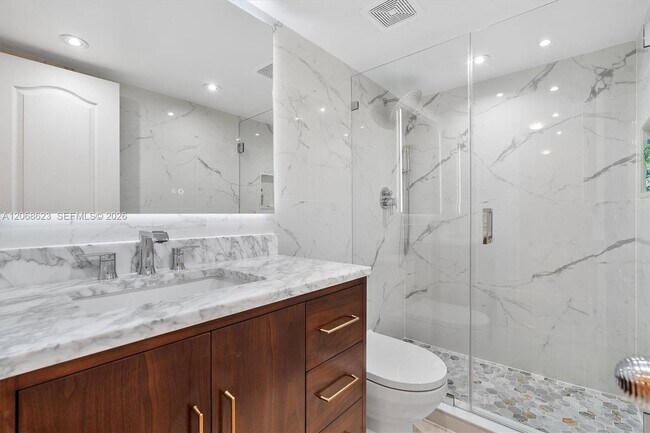 Building Photo - 5555 Collins Ave