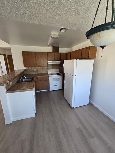 stove and refrigerator included - 2687 Aarondavid Dr
