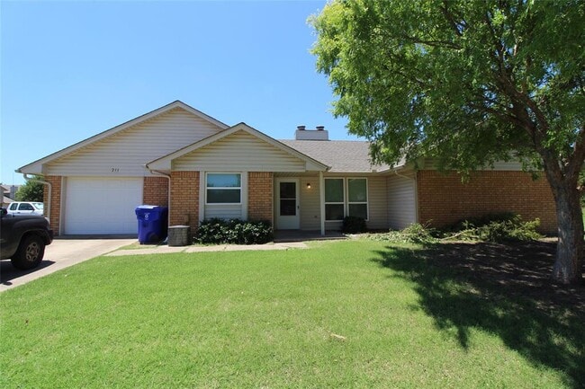 Building Photo - 211 Skylark Ct