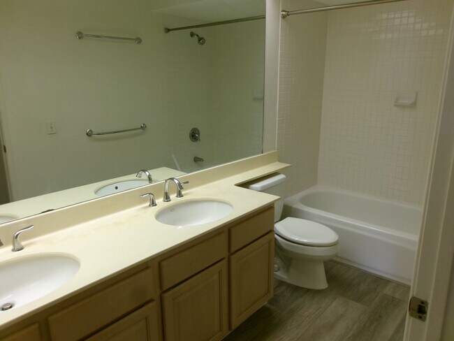 Building Photo - T0365 - MOANALUA VILLAGE #11H