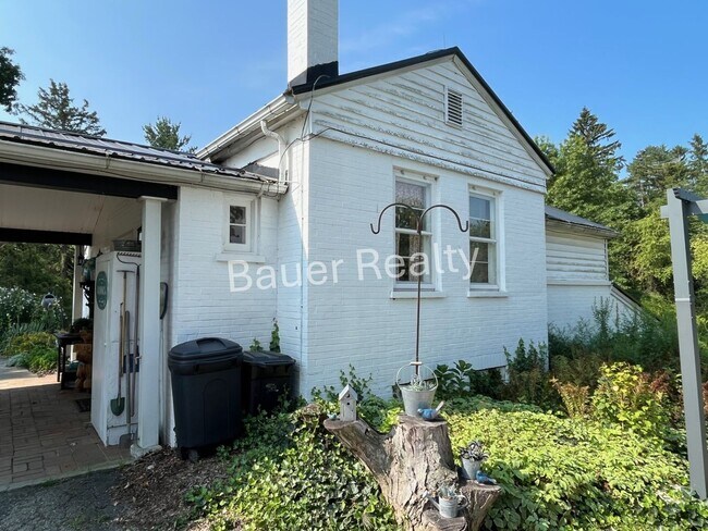 Building Photo - 1806 Bell Rd