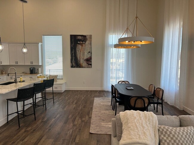 Building Photo - 165 Morrow Ave