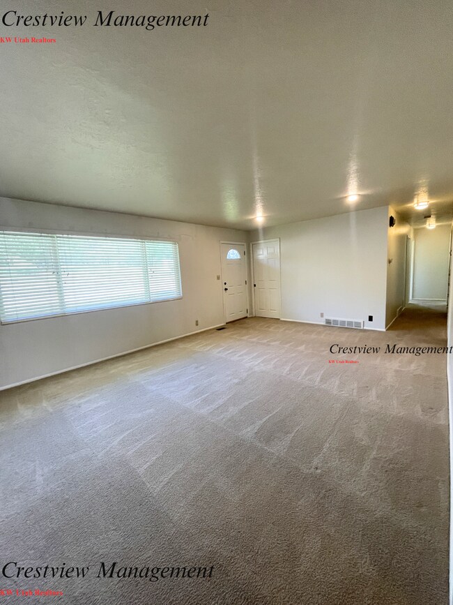 Building Photo - Charming Home with Expansive Yard in Prime Draper Location