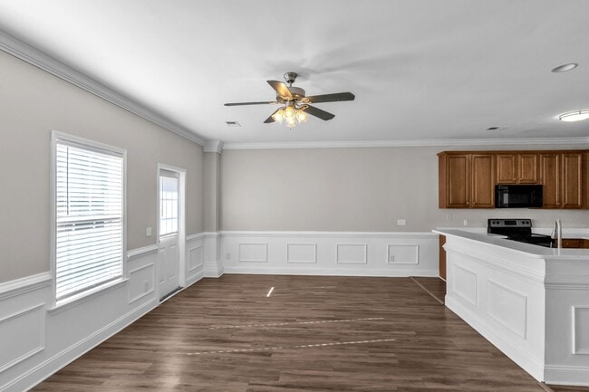 Building Photo - Spacious 3 bedroom 2.5 bath Townhome with 1 car garage