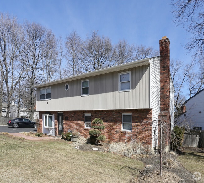 970 Park Ave Huntington, NY Apartment Finder