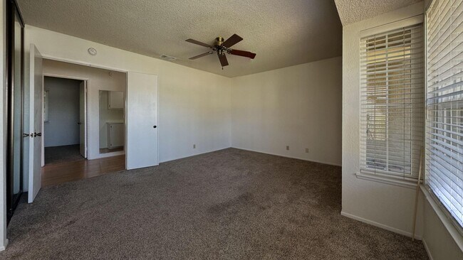 Building Photo - 6064 Laura Ln